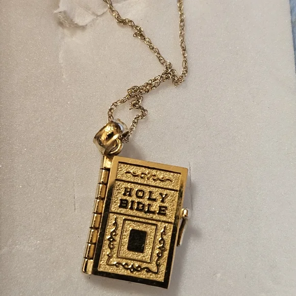 Gorgeous Solid 14k Yellow Gold 3D Bible Pendant Necklace 💛 🙏 - Picture 2 of 8